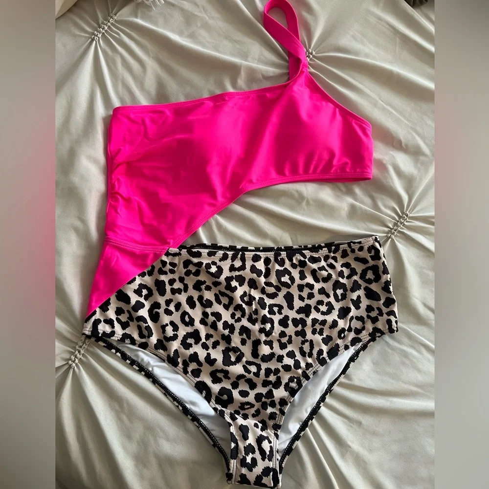 🎉 HP 🎉 One Shoulder Animal Print Swimsuit - Picture 8 of 13